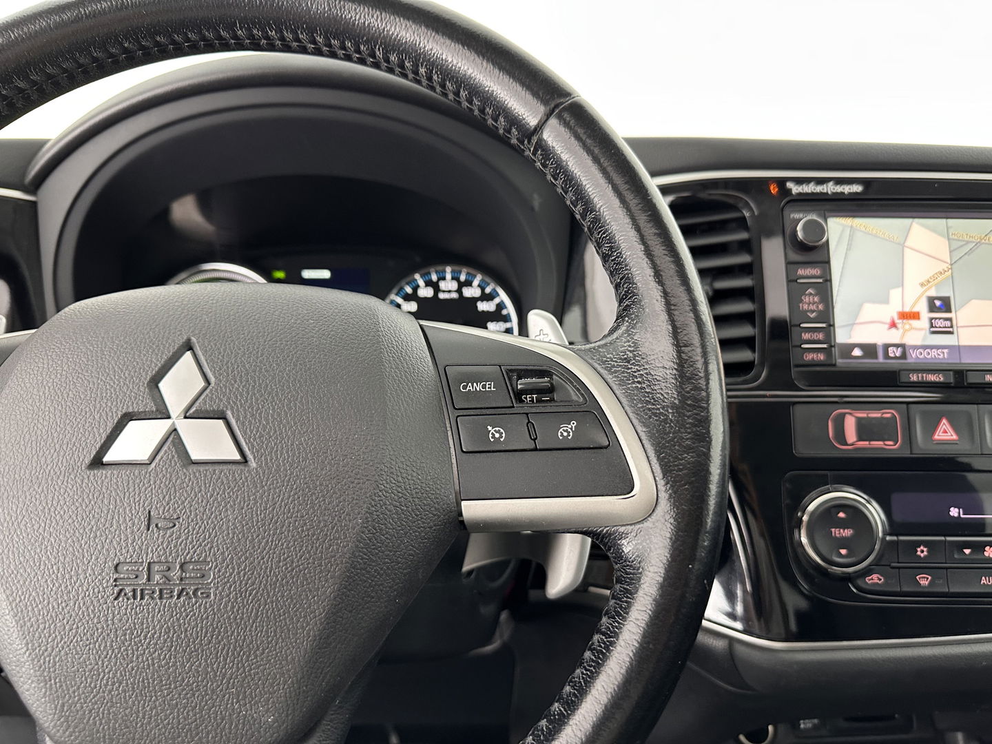 Mitsubishi Outlander 2.0 PHEV Instyle AUT. * PANO | NAVI-FULLMAP | KEYLESS | CAMERA | CLIMA | TREKHAAK | SHIFT-PADELS | LEER | 18'' LM*