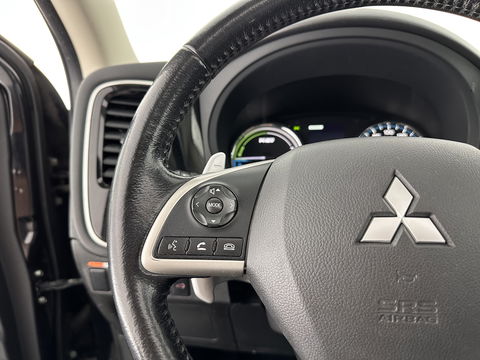 Mitsubishi Outlander 2.0 PHEV Instyle AUT. * PANO | NAVI-FULLMAP | KEYLESS | CAMERA | CLIMA | TREKHAAK | SHIFT-PADELS | LEER | 18'' LM*