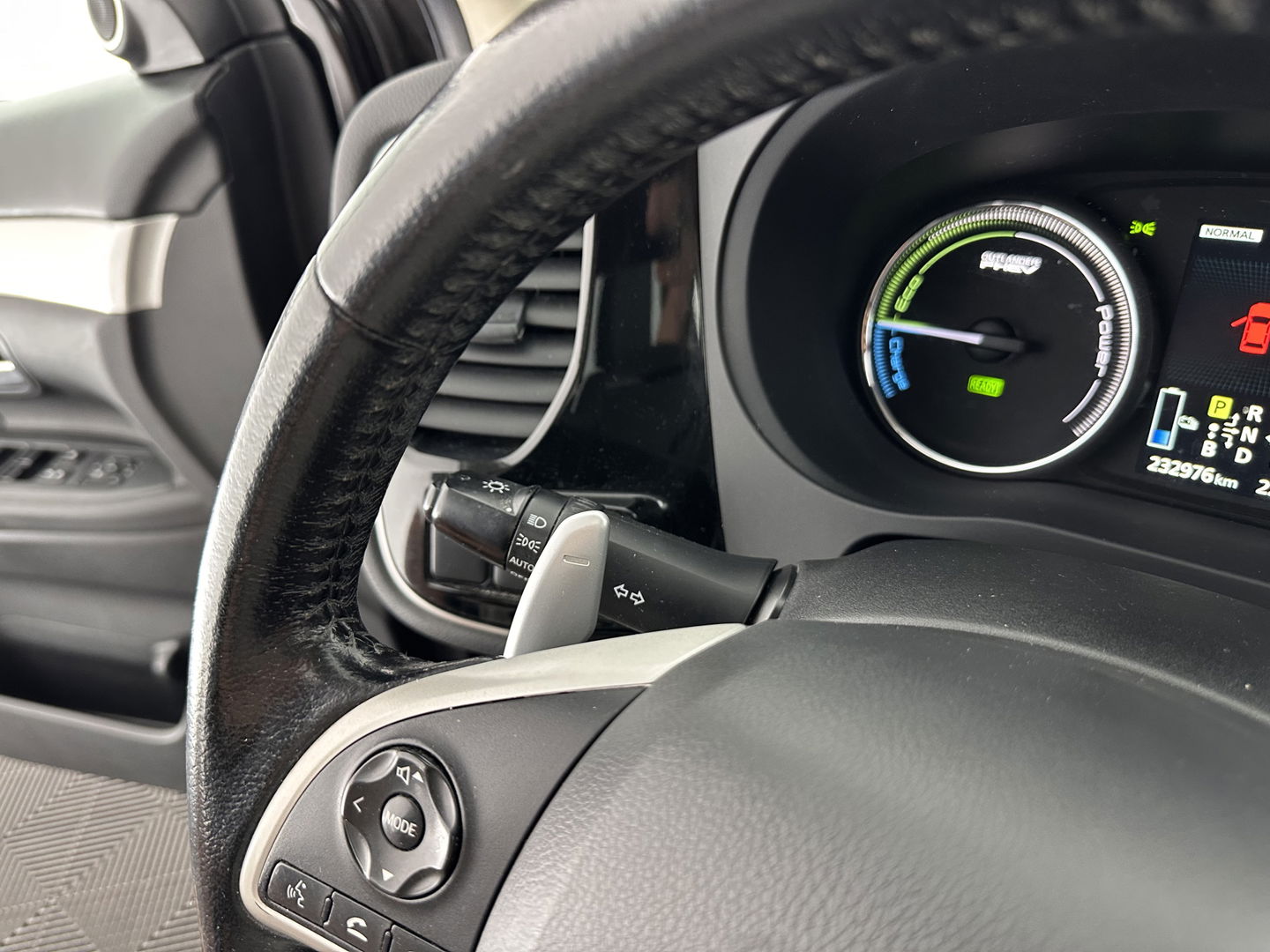 Mitsubishi Outlander 2.0 PHEV Instyle AUT. * PANO | NAVI-FULLMAP | KEYLESS | CAMERA | CLIMA | TREKHAAK | SHIFT-PADELS | LEER | 18'' LM*