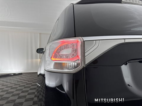 Mitsubishi Outlander 2.0 PHEV Instyle AUT. * PANO | NAVI-FULLMAP | KEYLESS | CAMERA | CLIMA | TREKHAAK | SHIFT-PADELS | LEER | 18'' LM*