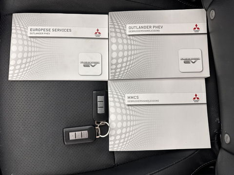 Mitsubishi Outlander 2.0 PHEV Instyle AUT. * PANO | NAVI-FULLMAP | KEYLESS | CAMERA | CLIMA | TREKHAAK | SHIFT-PADELS | LEER | 18'' LM*