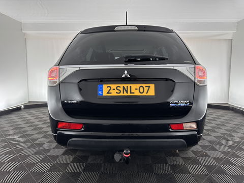 Mitsubishi Outlander 2.0 PHEV Instyle AUT. * PANO | NAVI-FULLMAP | KEYLESS | CAMERA | CLIMA | TREKHAAK | SHIFT-PADELS | LEER | 18'' LM*