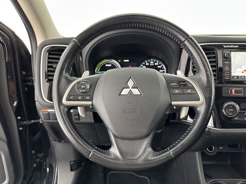 Mitsubishi Outlander 2.0 PHEV Instyle AUT. * PANO | NAVI-FULLMAP | KEYLESS | CAMERA | CLIMA | TREKHAAK | SHIFT-PADELS | LEER | 18'' LM*
