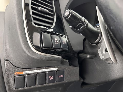 Mitsubishi Outlander 2.0 PHEV Instyle AUT. * PANO | NAVI-FULLMAP | KEYLESS | CAMERA | CLIMA | TREKHAAK | SHIFT-PADELS | LEER | 18'' LM*