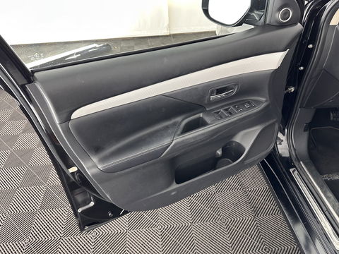 Mitsubishi Outlander 2.0 PHEV Instyle AUT. * PANO | NAVI-FULLMAP | KEYLESS | CAMERA | CLIMA | TREKHAAK | SHIFT-PADELS | LEER | 18'' LM*