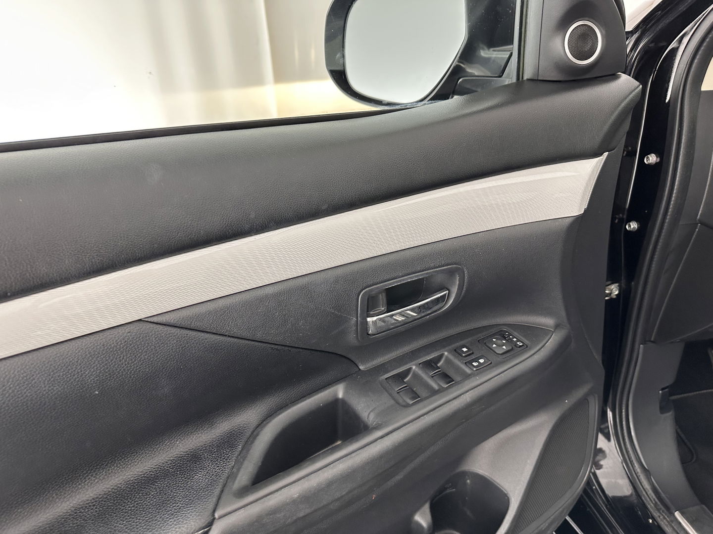 Mitsubishi Outlander 2.0 PHEV Instyle AUT. * PANO | NAVI-FULLMAP | KEYLESS | CAMERA | CLIMA | TREKHAAK | SHIFT-PADELS | LEER | 18'' LM*