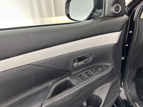Mitsubishi Outlander 2.0 PHEV Instyle AUT. * PANO | NAVI-FULLMAP | KEYLESS | CAMERA | CLIMA | TREKHAAK | SHIFT-PADELS | LEER | 18'' LM*