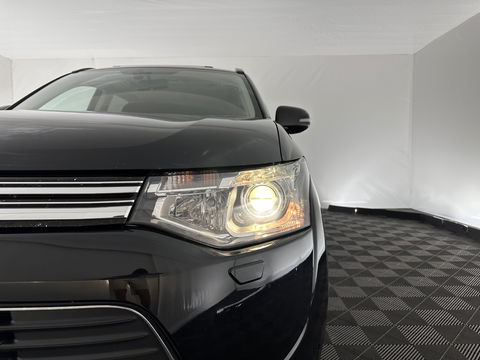 Mitsubishi Outlander 2.0 PHEV Instyle AUT. * PANO | NAVI-FULLMAP | KEYLESS | CAMERA | CLIMA | TREKHAAK | SHIFT-PADELS | LEER | 18'' LM*