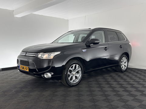 Mitsubishi Outlander 2.0 PHEV Instyle AUT. * PANO | NAVI-FULLMAP | KEYLESS | CAMERA | CLIMA | TREKHAAK | SHIFT-PADELS | LEER | 18'' LM*