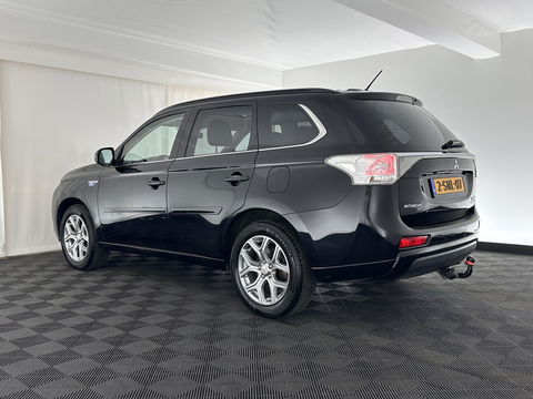 Mitsubishi Outlander 2.0 PHEV Instyle AUT. * PANO | NAVI-FULLMAP | KEYLESS | CAMERA | CLIMA | TREKHAAK | SHIFT-PADELS | LEER | 18'' LM*