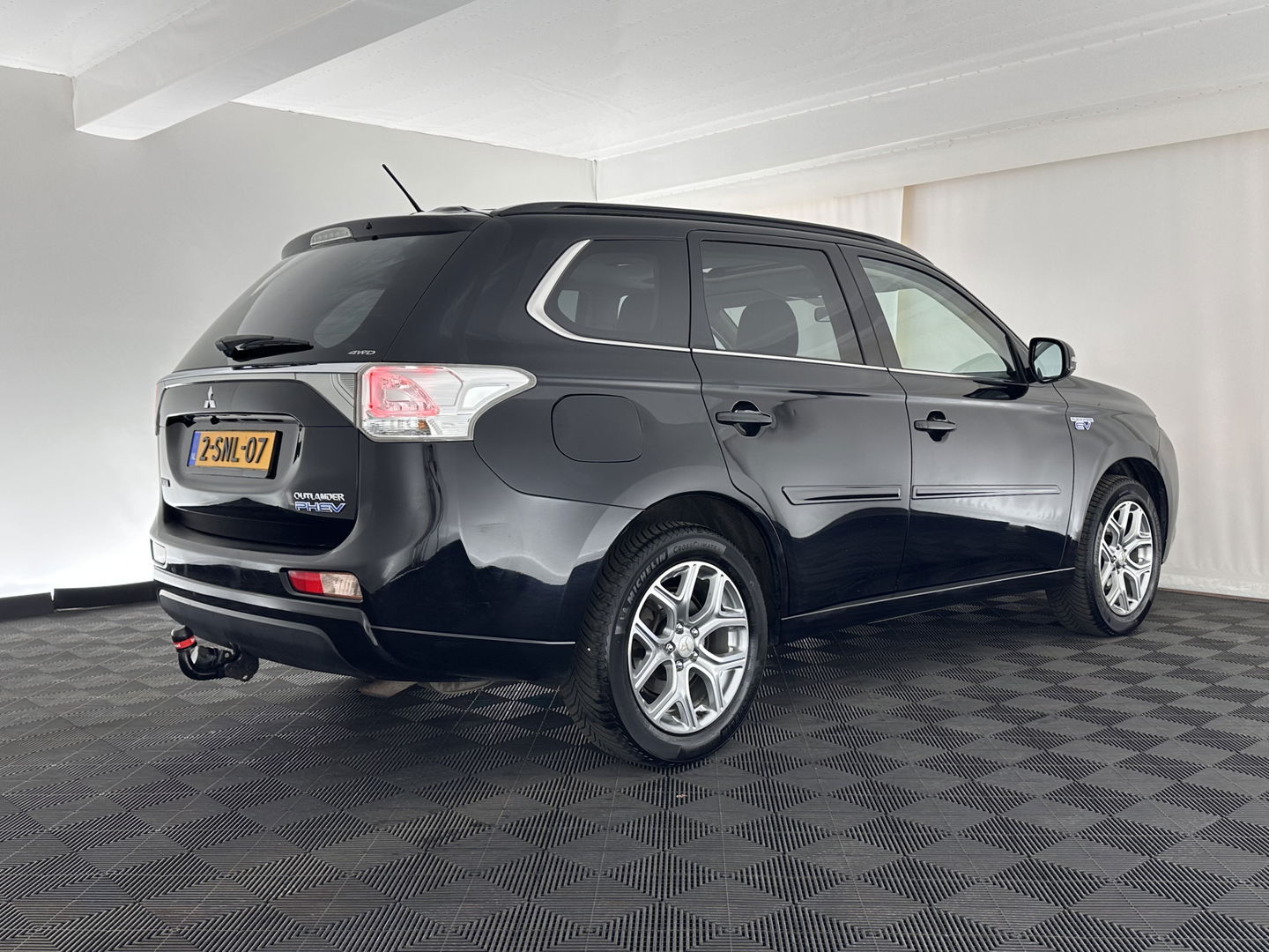 Mitsubishi Outlander 2.0 PHEV Instyle AUT. * PANO | NAVI-FULLMAP | KEYLESS | CAMERA | CLIMA | TREKHAAK | SHIFT-PADELS | LEER | 18'' LM*