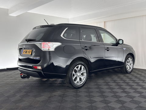 Mitsubishi Outlander 2.0 PHEV Instyle AUT. * PANO | NAVI-FULLMAP | KEYLESS | CAMERA | CLIMA | TREKHAAK | SHIFT-PADELS | LEER | 18'' LM*