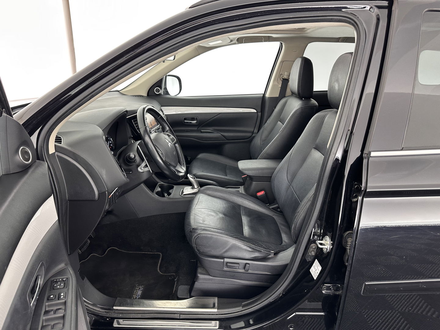 Mitsubishi Outlander 2.0 PHEV Instyle AUT. * PANO | NAVI-FULLMAP | KEYLESS | CAMERA | CLIMA | TREKHAAK | SHIFT-PADELS | LEER | 18'' LM*