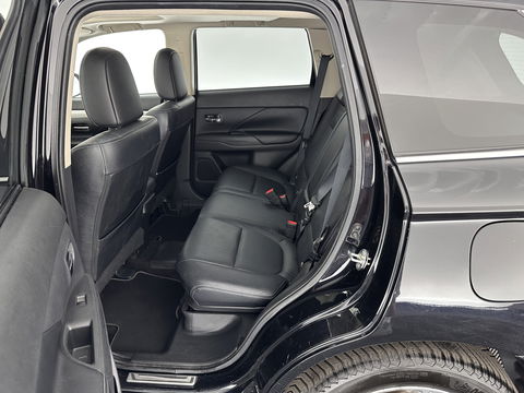Mitsubishi Outlander 2.0 PHEV Instyle AUT. * PANO | NAVI-FULLMAP | KEYLESS | CAMERA | CLIMA | TREKHAAK | SHIFT-PADELS | LEER | 18'' LM*