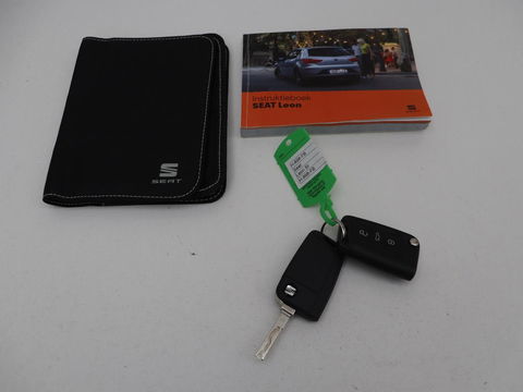 SEAT Leon 1.5 TSI FR Business Intens | Panoramadak | Full LED | Sfeerverlichting | Caplay | Navigatie | Sportstoelen | Keyless | Climate control