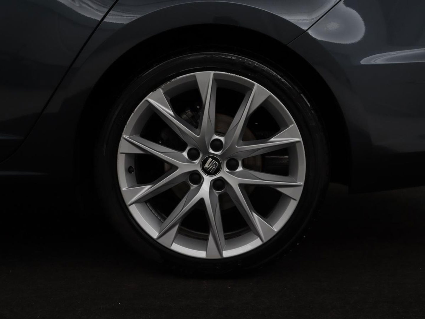 SEAT Leon 1.5 TSI FR Business Intens | Panoramadak | Full LED | Sfeerverlichting | Caplay | Navigatie | Sportstoelen | Keyless | Climate control