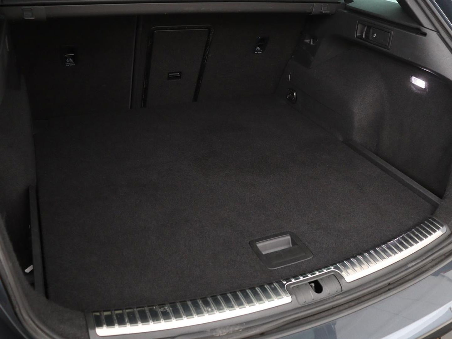 SEAT Leon 1.5 TSI FR Business Intens | Panoramadak | Full LED | Sfeerverlichting | Caplay | Navigatie | Sportstoelen | Keyless | Climate control