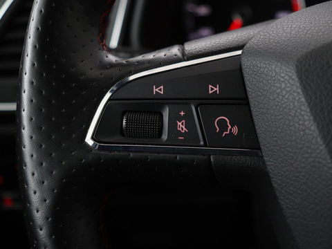 SEAT Leon 1.5 TSI FR Business Intens | Panoramadak | Full LED | Sfeerverlichting | Caplay | Navigatie | Sportstoelen | Keyless | Climate control