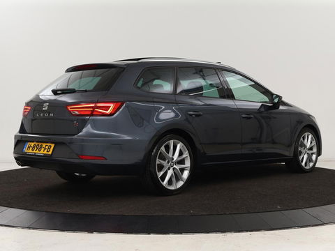 SEAT Leon 1.5 TSI FR Business Intens | Panoramadak | Full LED | Sfeerverlichting | Caplay | Navigatie | Sportstoelen | Keyless | Climate control