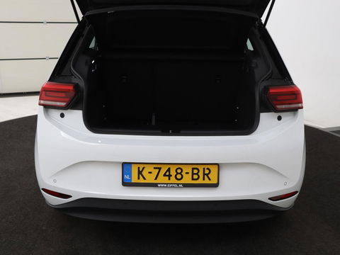 Volkswagen ID.3 First 58 kWh | Stoel & stuurverwarming | Carplay | Trekhaak | Adaptive cruise | Full LED | Navigatie | Parkeerhulp | Climate control