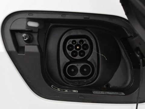 Volkswagen ID.3 First 58 kWh | Stoel & stuurverwarming | Carplay | Trekhaak | Adaptive cruise | Full LED | Navigatie | Parkeerhulp | Climate control