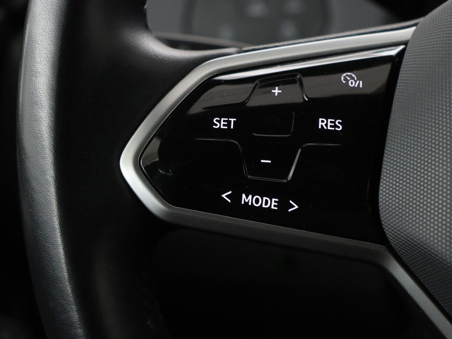 Volkswagen ID.3 First 58 kWh | Stoel & stuurverwarming | Carplay | Trekhaak | Adaptive cruise | Full LED | Navigatie | Parkeerhulp | Climate control