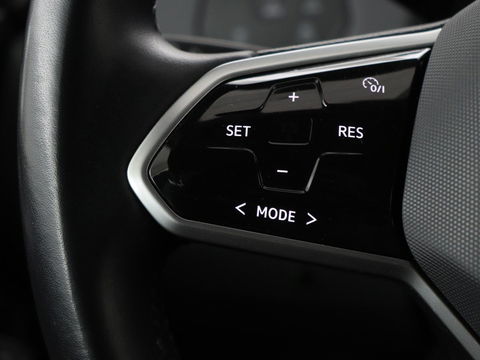 Volkswagen ID.3 First 58 kWh | Stoel & stuurverwarming | Carplay | Trekhaak | Adaptive cruise | Full LED | Navigatie | Parkeerhulp | Climate control