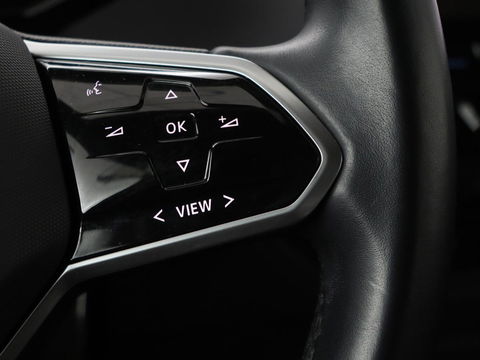 Volkswagen ID.3 First 58 kWh | Stoel & stuurverwarming | Carplay | Trekhaak | Adaptive cruise | Full LED | Navigatie | Parkeerhulp | Climate control