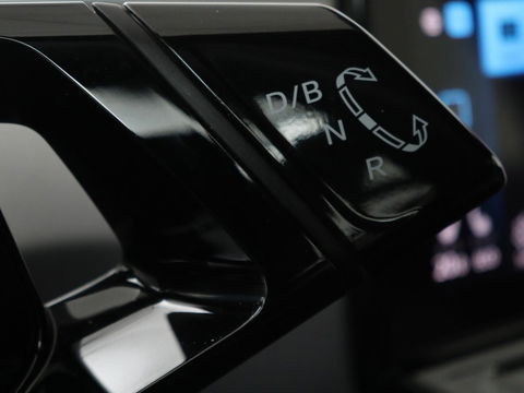 Volkswagen ID.3 First 58 kWh | Stoel & stuurverwarming | Carplay | Trekhaak | Adaptive cruise | Full LED | Navigatie | Parkeerhulp | Climate control
