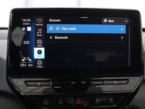 Volkswagen ID.3 First 58 kWh | Stoel & stuurverwarming | Carplay | Trekhaak | Adaptive cruise | Full LED | Navigatie | Parkeerhulp | Climate control