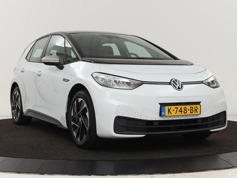 Volkswagen ID.3 First 58 kWh | Stoel & stuurverwarming | Carplay | Trekhaak | Adaptive cruise | Full LED | Navigatie | Parkeerhulp | Climate control