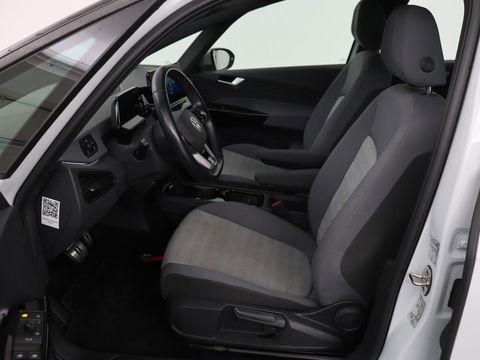 Volkswagen ID.3 First 58 kWh | Stoel & stuurverwarming | Carplay | Trekhaak | Adaptive cruise | Full LED | Navigatie | Parkeerhulp | Climate control