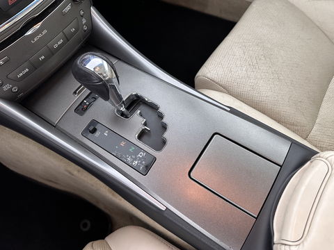 Lexus IS Cabriolet 250C Luxury AUT. * LUXURY-LEATHER | NAVI-FULLMAP | KEYLESS | PDC | SHIFT-PADDLES | CRUISE | ECC | HEATED-SEATS | CAMERA | AIRSCARF | 18''ALU *