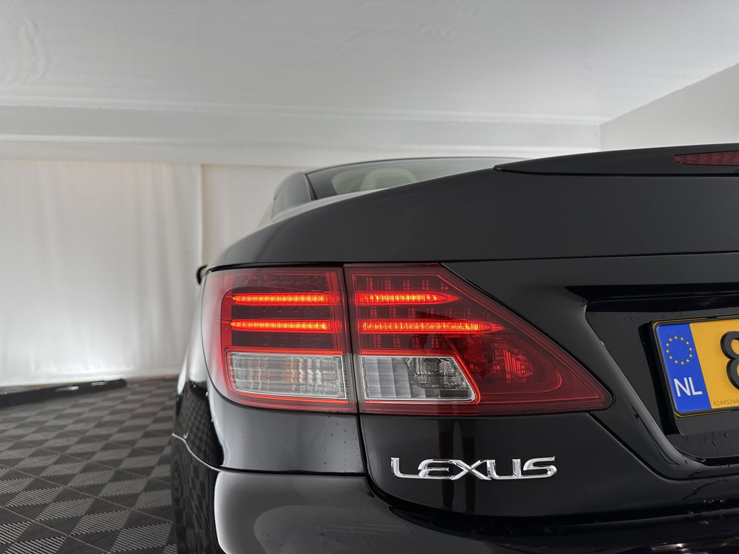 Lexus IS Cabriolet 250C Luxury AUT. * LUXURY-LEATHER | NAVI-FULLMAP | KEYLESS | PDC | SHIFT-PADDLES | CRUISE | ECC | HEATED-SEATS | CAMERA | AIRSCARF | 18''ALU *