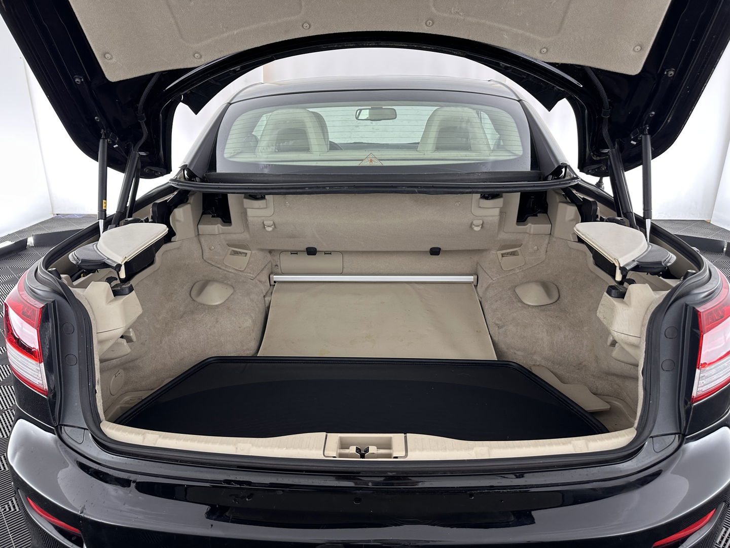Lexus IS Cabriolet 250C Luxury AUT. * LUXURY-LEATHER | NAVI-FULLMAP | KEYLESS | PDC | SHIFT-PADDLES | CRUISE | ECC | HEATED-SEATS | CAMERA | AIRSCARF | 18''ALU *