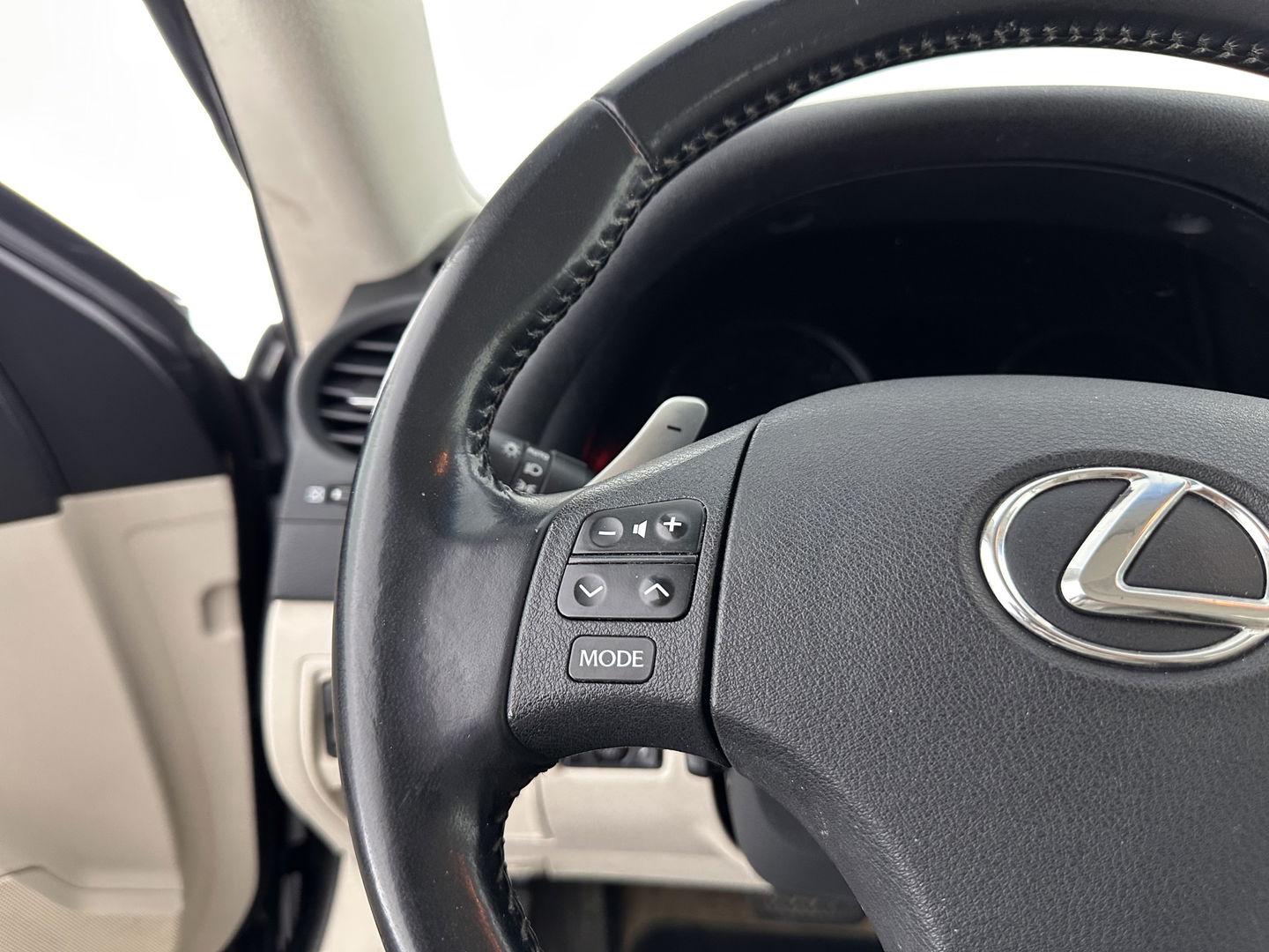 Lexus IS Cabriolet 250C Luxury AUT. * LUXURY-LEATHER | NAVI-FULLMAP | KEYLESS | PDC | SHIFT-PADDLES | CRUISE | ECC | HEATED-SEATS | CAMERA | AIRSCARF | 18''ALU *