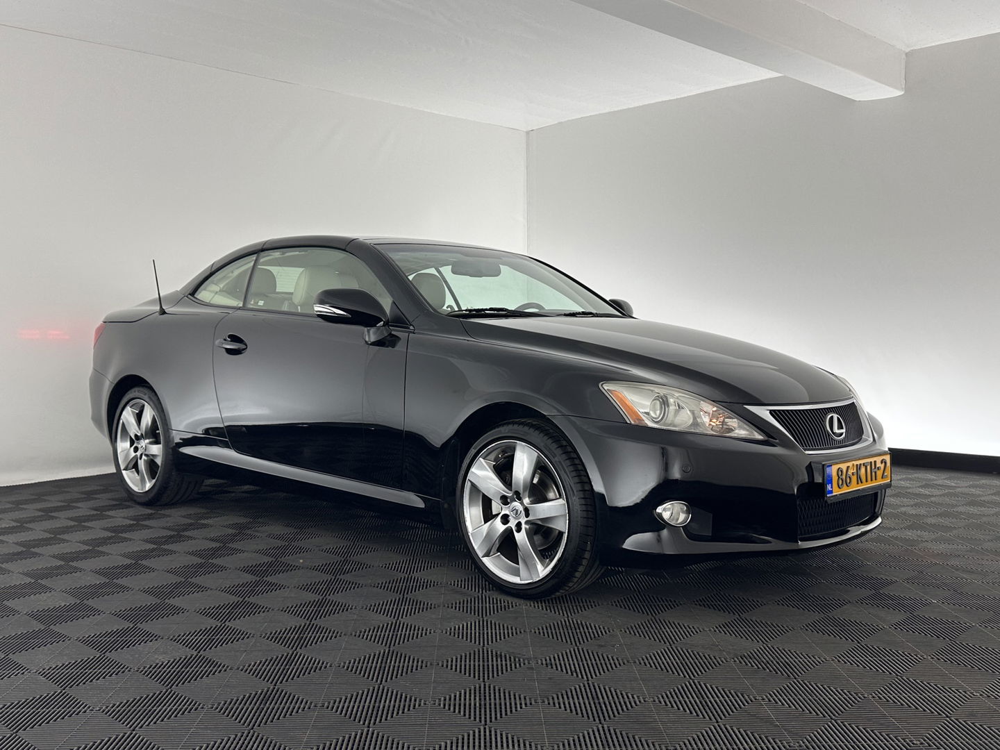 Lexus IS Cabriolet 250C Luxury AUT. * LUXURY-LEATHER | NAVI-FULLMAP | KEYLESS | PDC | SHIFT-PADDLES | CRUISE | ECC | HEATED-SEATS | CAMERA | AIRSCARF | 18''ALU *
