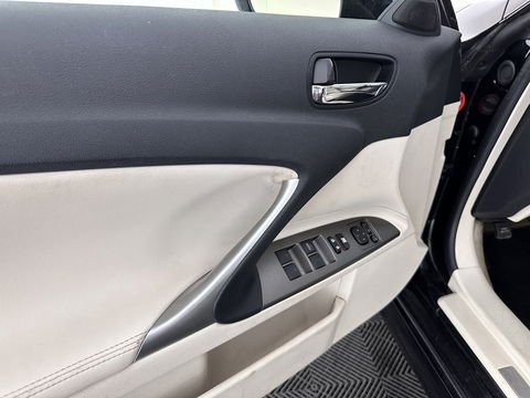Lexus IS Cabriolet 250C Luxury AUT. * LUXURY-LEATHER | NAVI-FULLMAP | KEYLESS | PDC | SHIFT-PADDLES | CRUISE | ECC | HEATED-SEATS | CAMERA | AIRSCARF | 18''ALU *