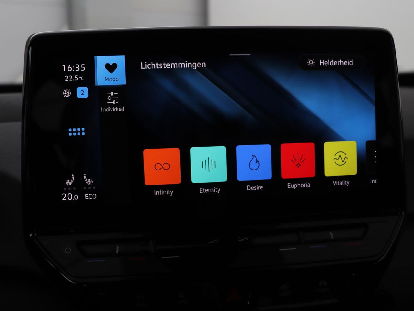 Volkswagen ID.3 First 58 kWh | Stoel & stuurverwarming | Carplay | Trekhaak | Adaptive cruise | Full LED | Navigatie | Parkeerhulp | Climate control