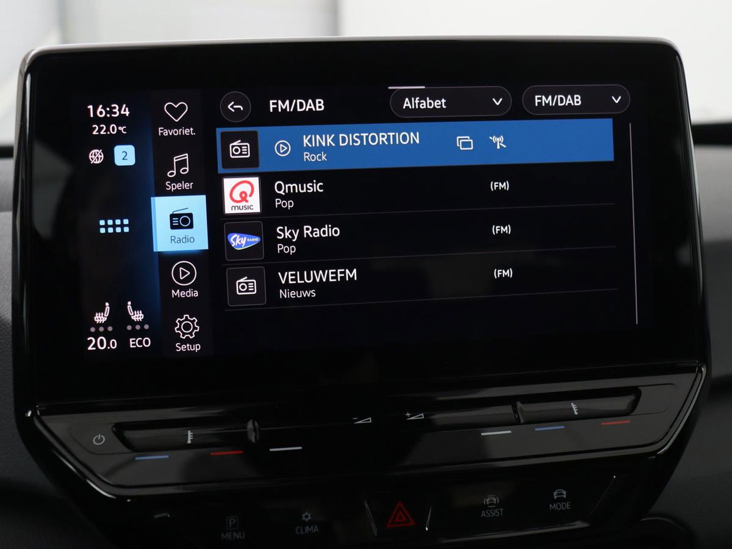 Volkswagen ID.3 First 58 kWh | Stoel & stuurverwarming | Carplay | Trekhaak | Adaptive cruise | Full LED | Navigatie | Parkeerhulp | Climate control