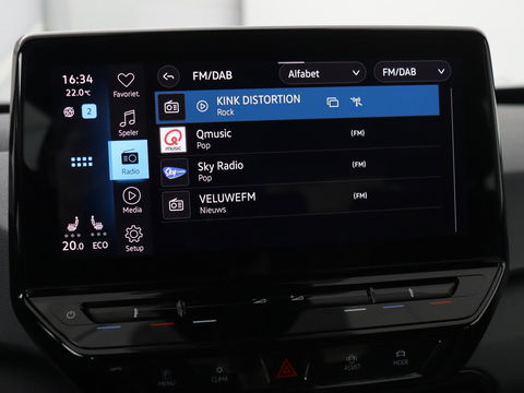 Volkswagen ID.3 First 58 kWh | Stoel & stuurverwarming | Carplay | Trekhaak | Adaptive cruise | Full LED | Navigatie | Parkeerhulp | Climate control