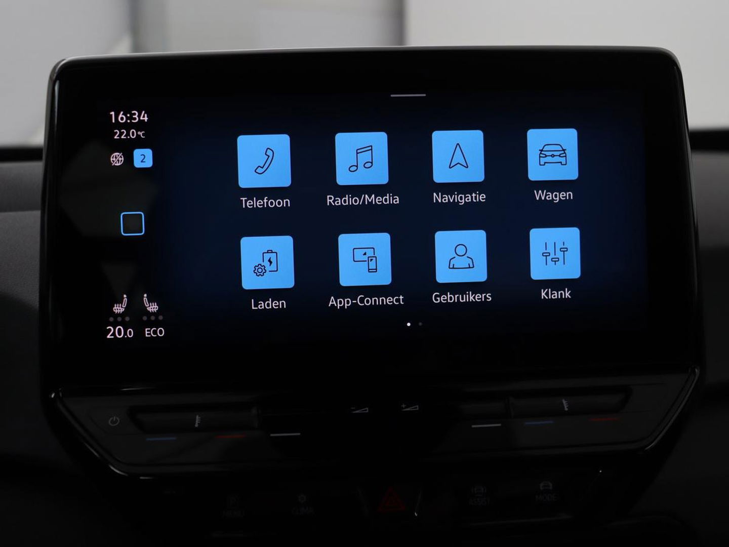 Volkswagen ID.3 First 58 kWh | Stoel & stuurverwarming | Carplay | Trekhaak | Adaptive cruise | Full LED | Navigatie | Parkeerhulp | Climate control