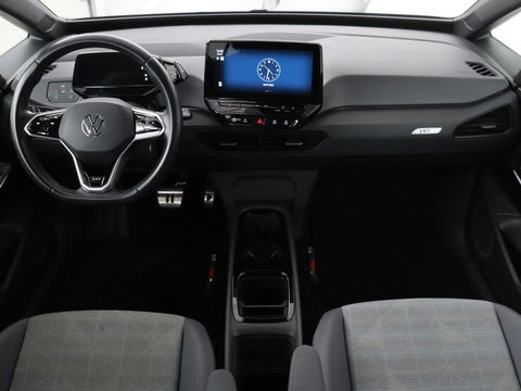 Volkswagen ID.3 First 58 kWh | Stoel & stuurverwarming | Carplay | Trekhaak | Adaptive cruise | Full LED | Navigatie | Parkeerhulp | Climate control