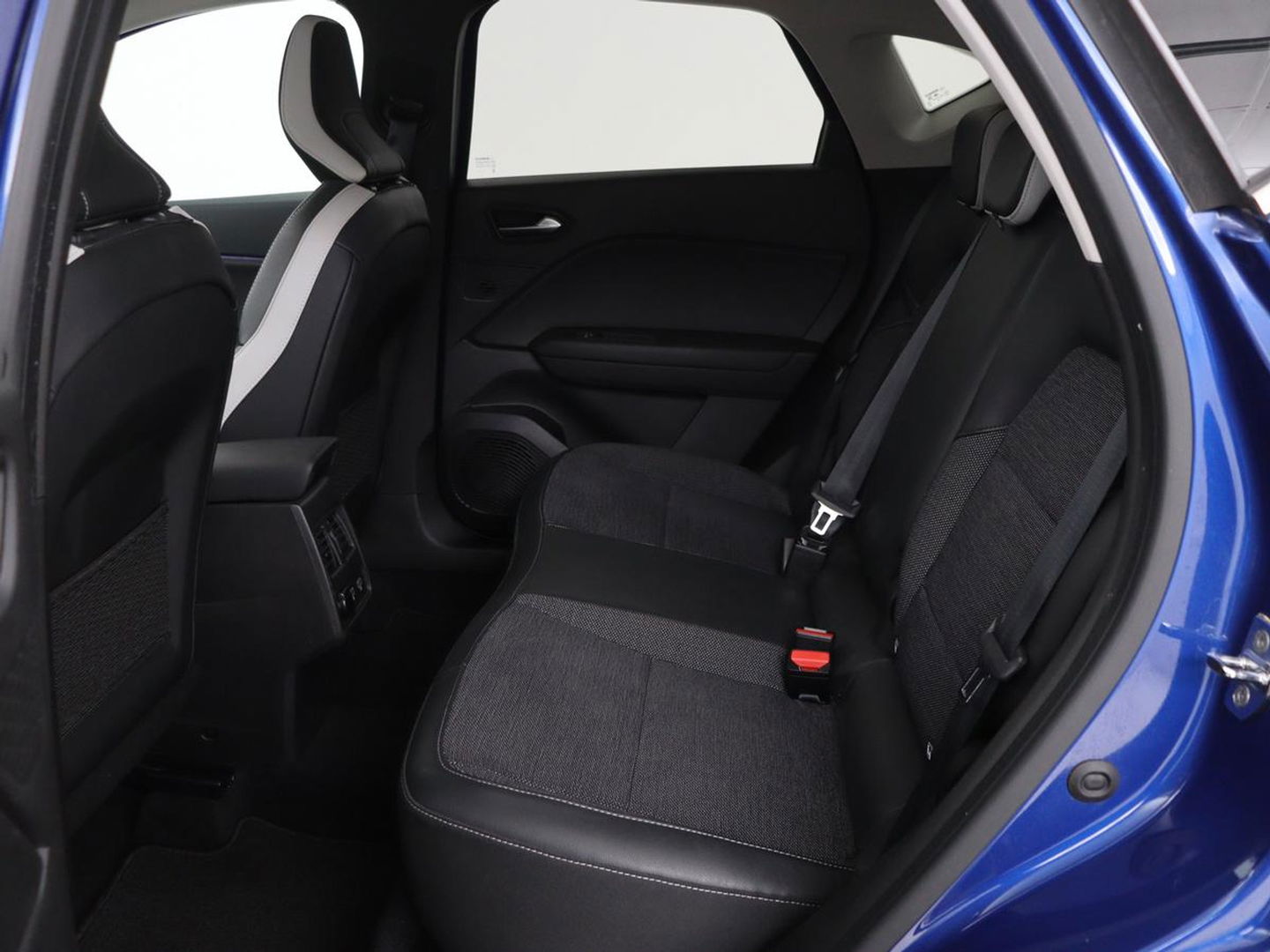 Renault Captur 1.0 TCe Intens | Trekhaak | Camera | Carplay | Climate control | Keyless | Full LED | Cruise control | Bluetooth | Getint glas