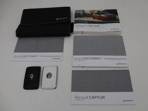 Renault Captur 1.3 TCe Intens | 140pk | Trekhaak | Camera | Navigatie | Half leder | Climate control | Keyless | Cruise control | Full LED