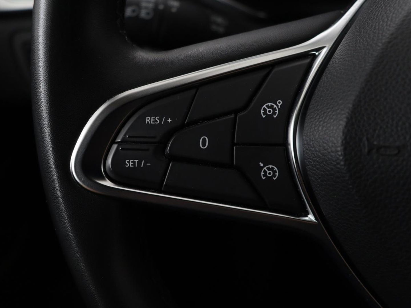 Renault Captur 1.3 TCe Intens | 140pk | Trekhaak | Camera | Navigatie | Half leder | Climate control | Keyless | Cruise control | Full LED