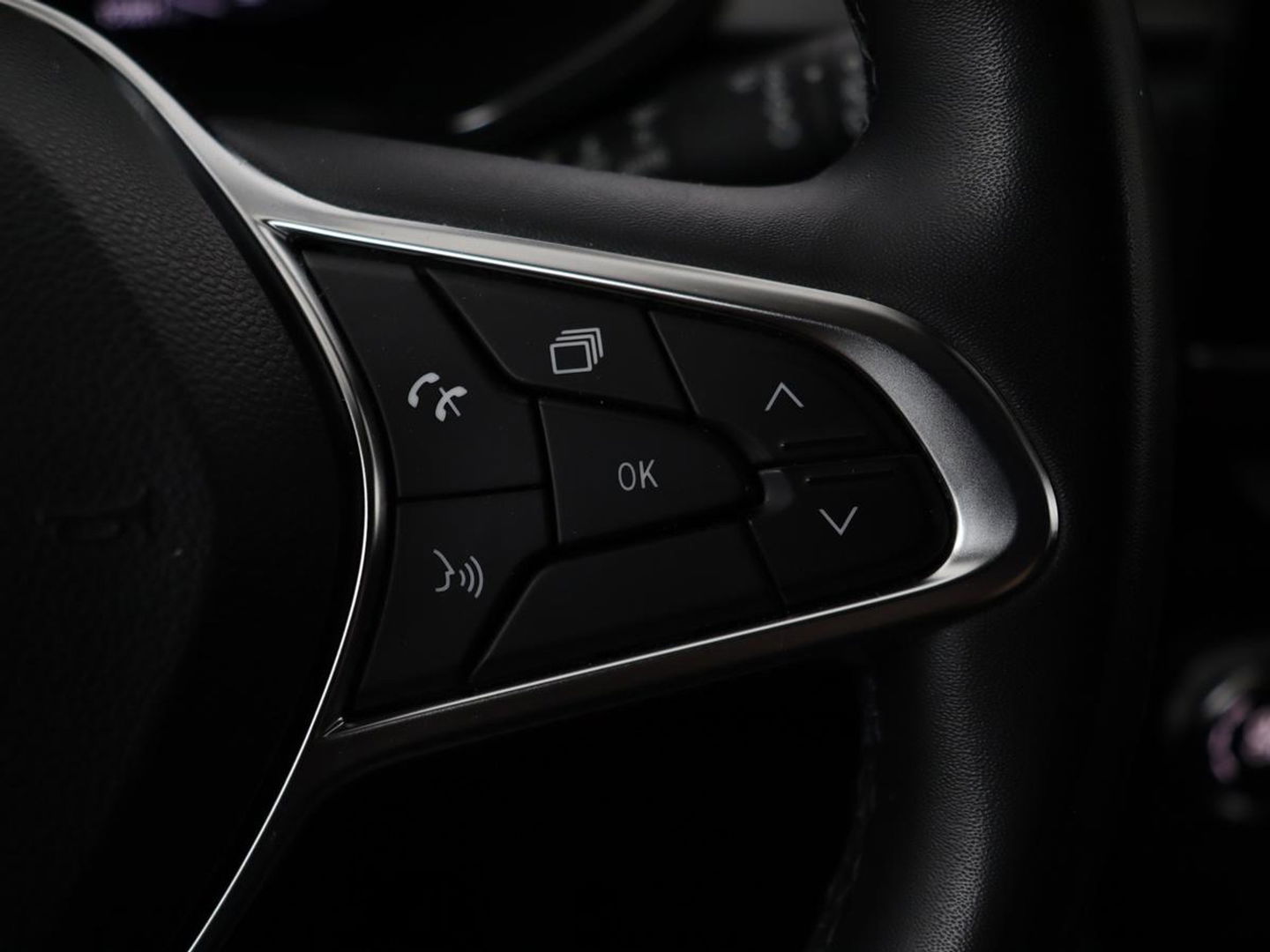 Renault Captur 1.3 TCe Intens | 140pk | Trekhaak | Camera | Navigatie | Half leder | Climate control | Keyless | Cruise control | Full LED