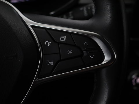 Renault Captur 1.3 TCe Intens | 140pk | Trekhaak | Camera | Navigatie | Half leder | Climate control | Keyless | Cruise control | Full LED