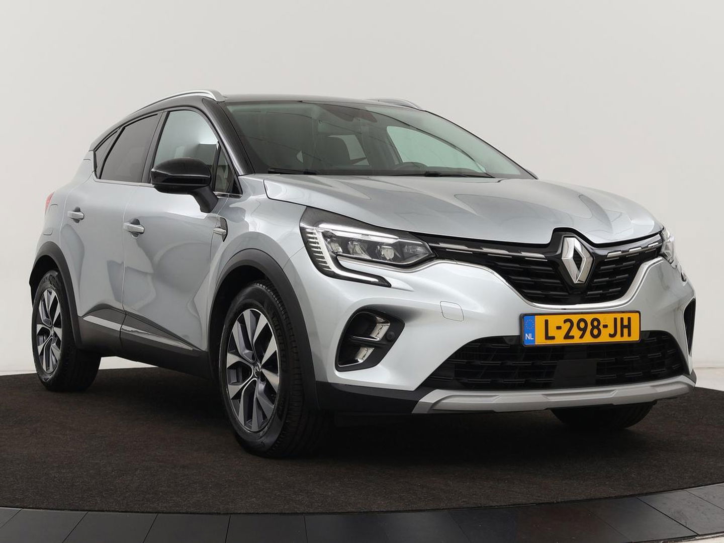 Renault Captur 1.3 TCe Intens | 140pk | Trekhaak | Camera | Navigatie | Half leder | Climate control | Keyless | Cruise control | Full LED
