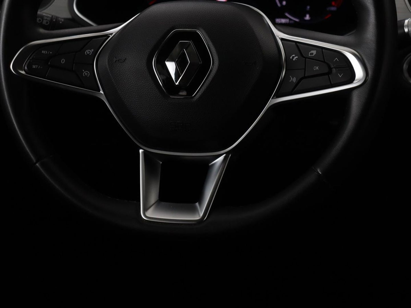 Renault Captur 1.3 TCe Intens | 140pk | Trekhaak | Camera | Navigatie | Half leder | Climate control | Keyless | Cruise control | Full LED